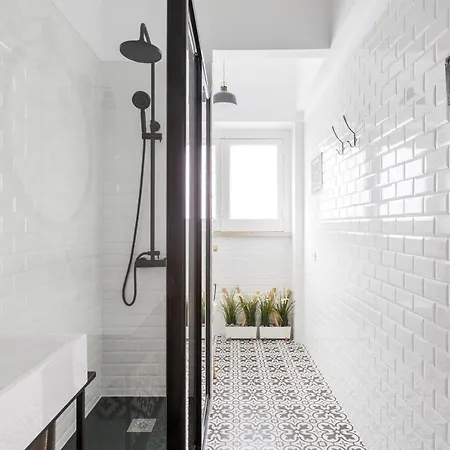 Stroll To Coffee Shops Near A Renovated Hillside In Graca Apartment Lisbon