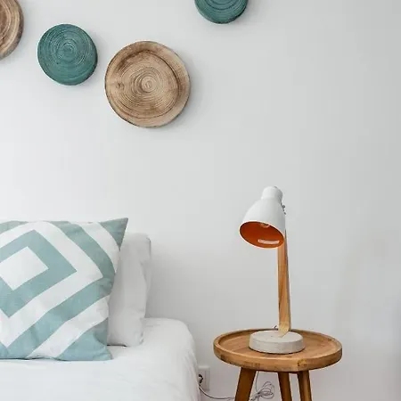 Apartment Stroll To Coffee Shops Near A Renovated Hillside In Graca Lisbon