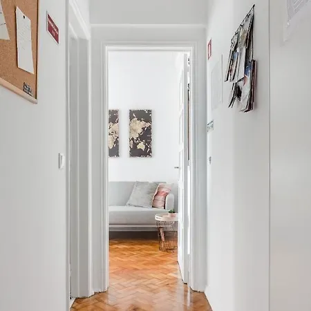 Stroll To Coffee Shops Near A Renovated Hillside In Graca Apartman Lisboa