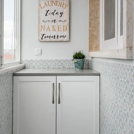 Stroll To Coffee Shops Near A Renovated Hillside In Graca