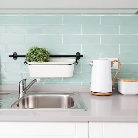 Stroll To Coffee Shops Near A Renovated Hillside In Graca * Lisboa