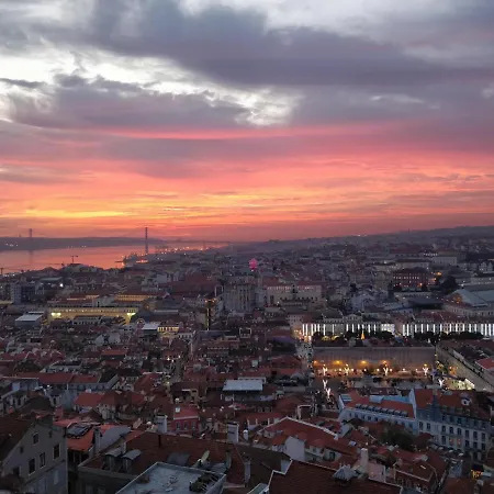 Stroll To Coffee Shops Near A Renovated Hillside In Graca * Lisboa