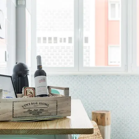 Stroll To Coffee Shops Near A Renovated Hillside In Graca Apartman Lisboa