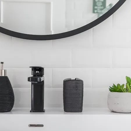 Stroll To Coffee Shops Near A Renovated Hillside In Graca * Lisboa