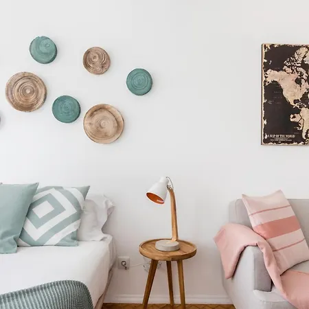 Apartment Stroll To Coffee Shops Near A Renovated Hillside In Graca Lisbon