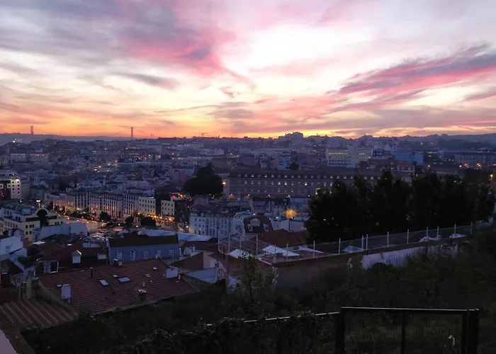 Stroll To Coffee Shops Near A Renovated Hillside In Graca Lisboa