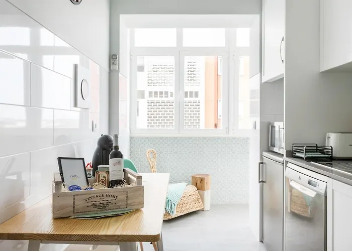 Stroll To Coffee Shops Near A Renovated Hillside In Graca * Lisboa