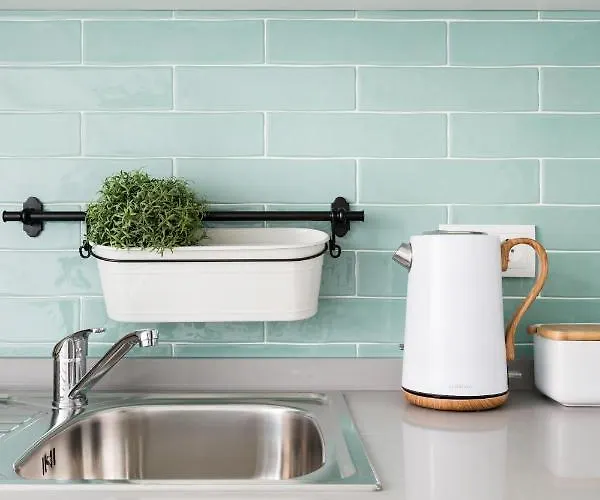 Stroll To Coffee Shops Near A Renovated Hillside In Graca Lisboa