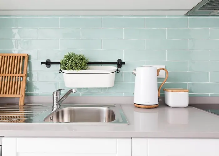 Stroll To Coffee Shops Near A Renovated Hillside In Graca * Lisboa