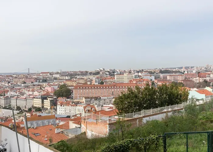 Stroll To Coffee Shops Near A Renovated Hillside In Graca