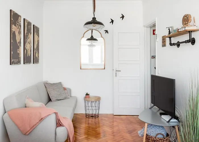 Apartment Stroll To Coffee Shops Near A Renovated Hillside In Graca