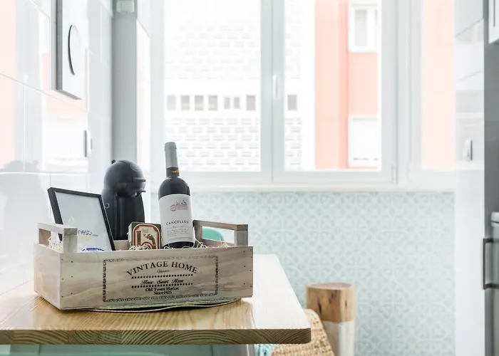 Stroll To Coffee Shops Near A Renovated Hillside In Graca شقة Lisboa