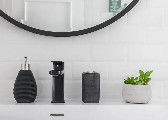 Stroll To Coffee Shops Near A Renovated Hillside In Graca * Lisboa