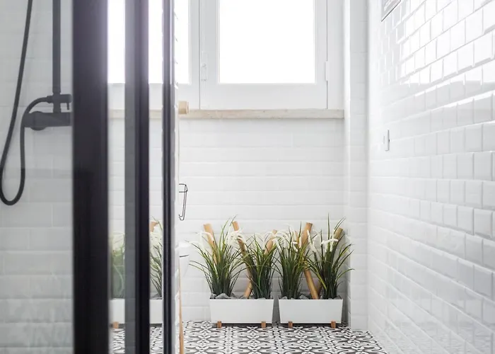 Apartment Stroll To Coffee Shops Near A Renovated Hillside In Graca