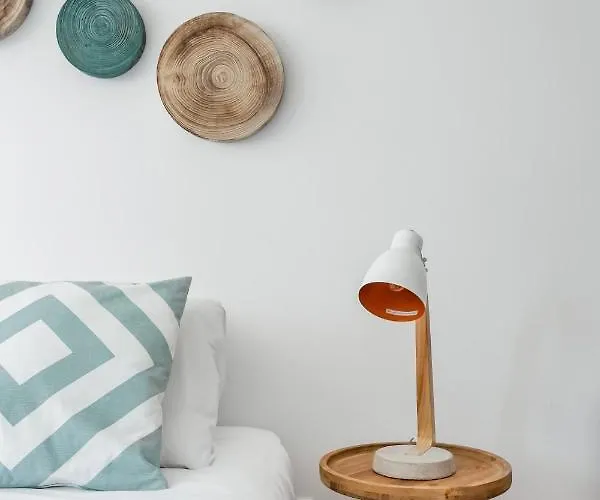 شقة Stroll To Coffee Shops Near A Renovated Hillside In Graca Lisboa