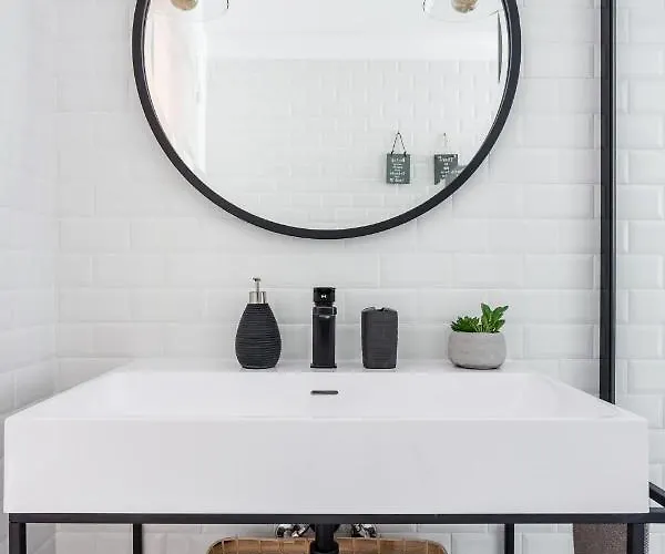 Stroll To Coffee Shops Near A Renovated Hillside In Graca *