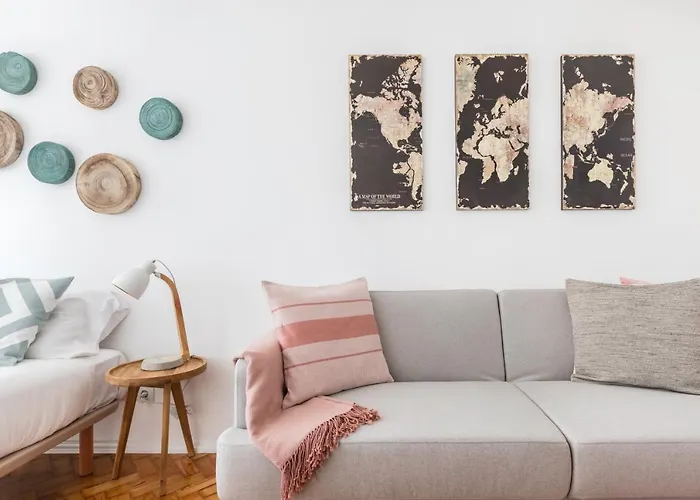 شقة Stroll To Coffee Shops Near A Renovated Hillside In Graca