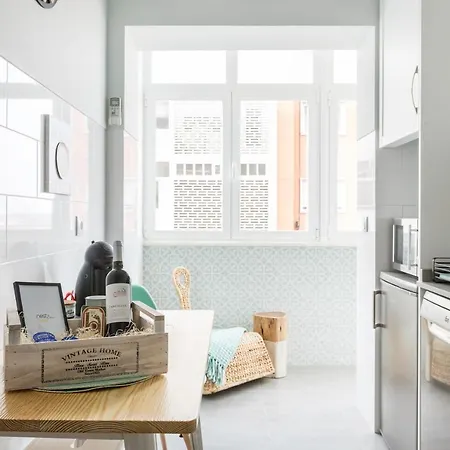 Stroll To Coffee Shops Near A Renovated Hillside In Graca * Lizbona