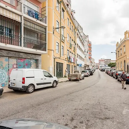 Stroll To Coffee Shops Near A Renovated Hillside In Graca *