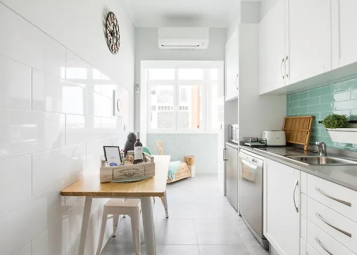 Lejlighed Stroll To Coffee Shops Near A Renovated Hillside In Graca