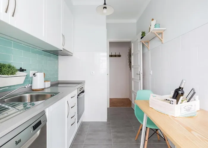 Lejlighed Stroll To Coffee Shops Near A Renovated Hillside In Graca *