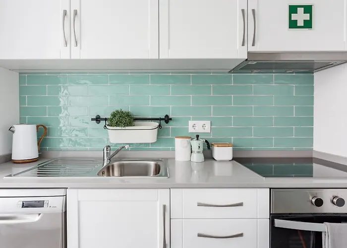 Stroll To Coffee Shops Near A Renovated Hillside In Graca * Lisboa