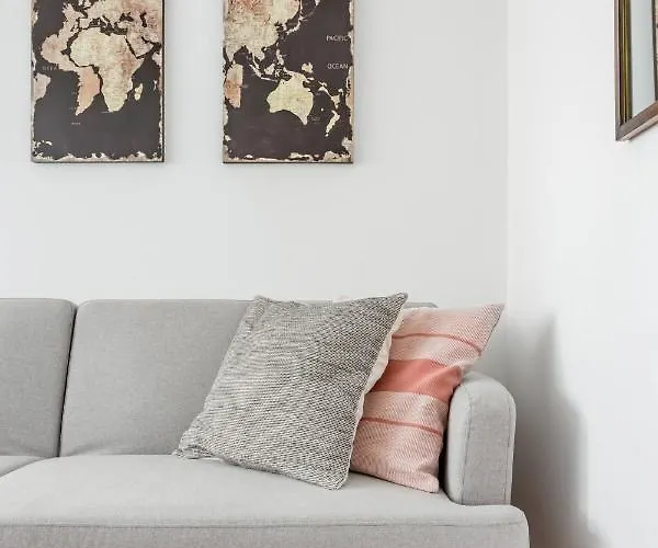 Lejlighed Stroll To Coffee Shops Near A Renovated Hillside In Graca