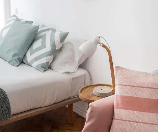 Stroll To Coffee Shops Near A Renovated Hillside In Graca Lisboa