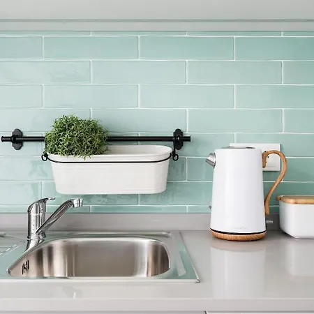 Stroll To Coffee Shops Near A Renovated Hillside In Graca Lissabon