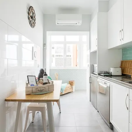 Apartment Stroll To Coffee Shops Near A Renovated Hillside In Graca