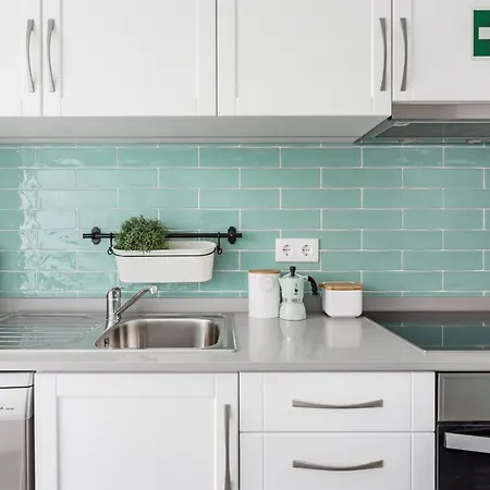 Stroll To Coffee Shops Near A Renovated Hillside In Graca * Lissabon